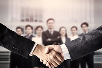 企业拆借资金，出借方能否要求归还本金与利息？